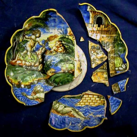 Antica maiolica di Urbino istoriata, restauro mimetico - Antique majolica of Urbino historiated, mimetic restoration 