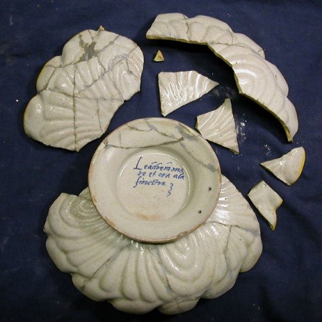 Antica maiolica di Urbino istoriata, restauro mimetico - Antique majolica of Urbino historiated, mimetic restoration 