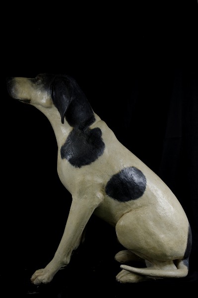 Scultura lignea policroma raffigurante un cane da caccia seduto (sec. XVIII); fase del processo di restauro - Polychrome wooden sculpture portraying a hunting dog sitting (XVIII century) step of the restoration process