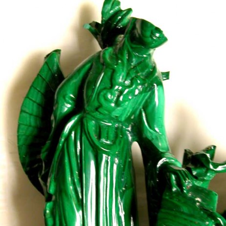 Scultura orientale  in pietra dura ( malachite ), fase del processo di restauro -  Oriental sculpture in semi-precious stones (malachite), step of restoration