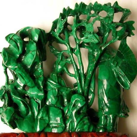 Scultura orientale  in pietra dura ( malachite ), fase del processo di restauro -  Oriental sculpture in semi-precious stones (malachite), step of restoration