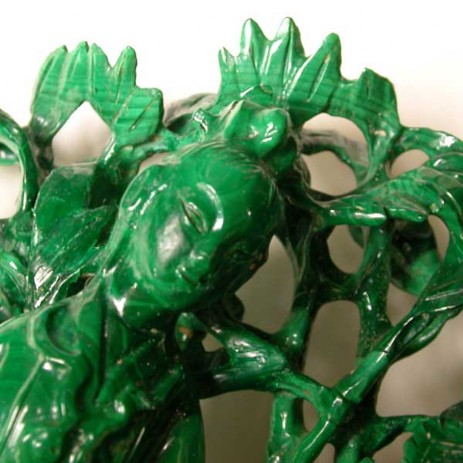 Scultura orientale  in pietra dura ( malachite ), fase del processo di restauro -  Oriental sculpture in semi-precious stones (malachite), step of restoration