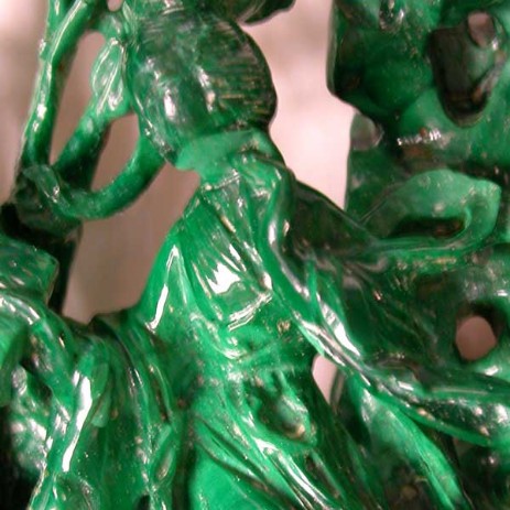 Scultura orientale  in pietra dura ( malachite ), fase del processo di restauro -  Oriental sculpture in semi-precious stones (malachite), step of restoration