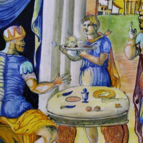 Piatto in maiolica istoriato di Urbino, fase del processo di restauro  Majolica plate historiated of Urbino step of restoratio