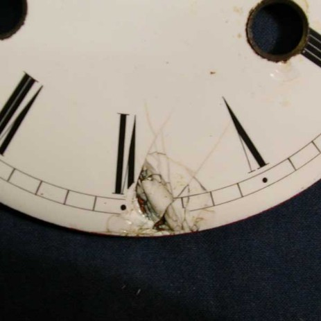 Quadrante di orologio in rame smaltato, fase del processo di restauro - Clock dial glazed copper, phase of the restoration process