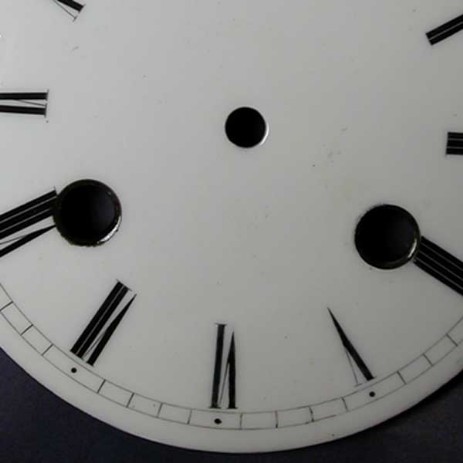 Quadrante di orologio in rame smaltato, fase del processo di restauro - Clock dial glazed copper, phase of the restoration process