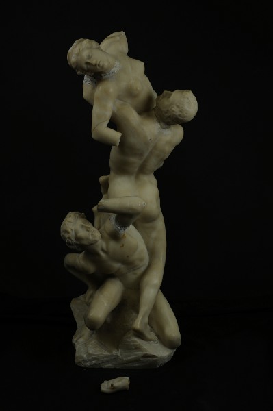 Scultura in alabastro, copia del Ratto delle Sabine di Giambologna (sec. XIX), fase del processo di restauro. - Sculpture in alabaster, a copy of the Rape of the Sabines by Giambologna (XIX century), step of restoration
