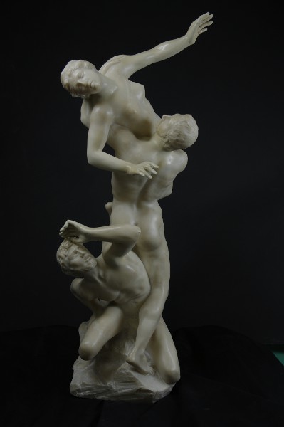Scultura in alabastro, copia del Ratto delle Sabine di Giambologna (sec. XIX), fase del processo di restauro. - Sculpture in alabaster, a copy of the Rape of the Sabines by Giambologna (XIX century), step of restoration