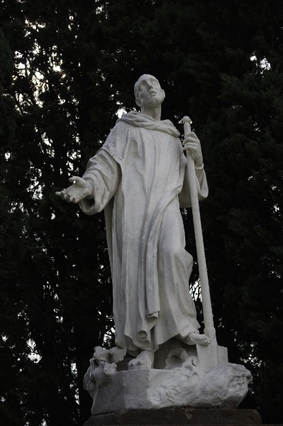 Grande statua marmorea collocata in esterno raffigurante S. Fiacre, Firenze 1696; fase del processo di restauro - Large marble statue was located in external representing St. Fiacre, Florence 1696, step the restoration process