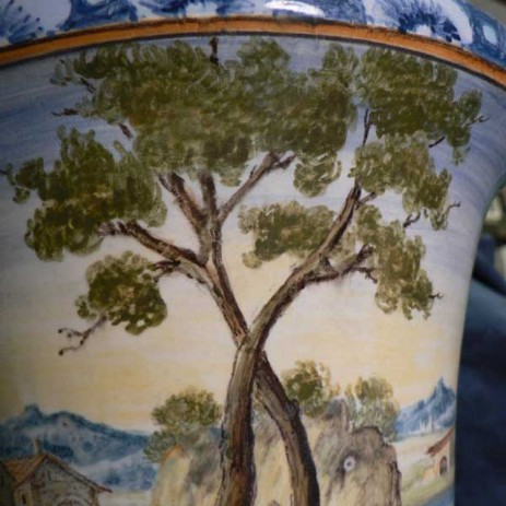 Vaso a cratere in maiolica di Castelli, fase del processo di restauro - Crater vase majolica of Castelli, step of the restoration process